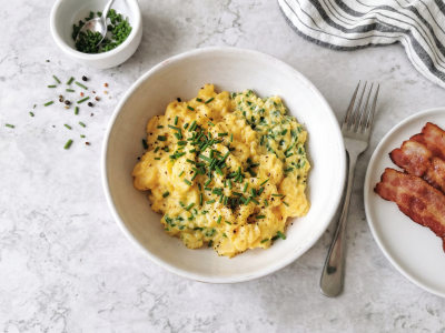 Eggerøre er lavkarbo og lett å lage. Bruk disse tre tipsene så er du sikret en luftig og god eggerøre.