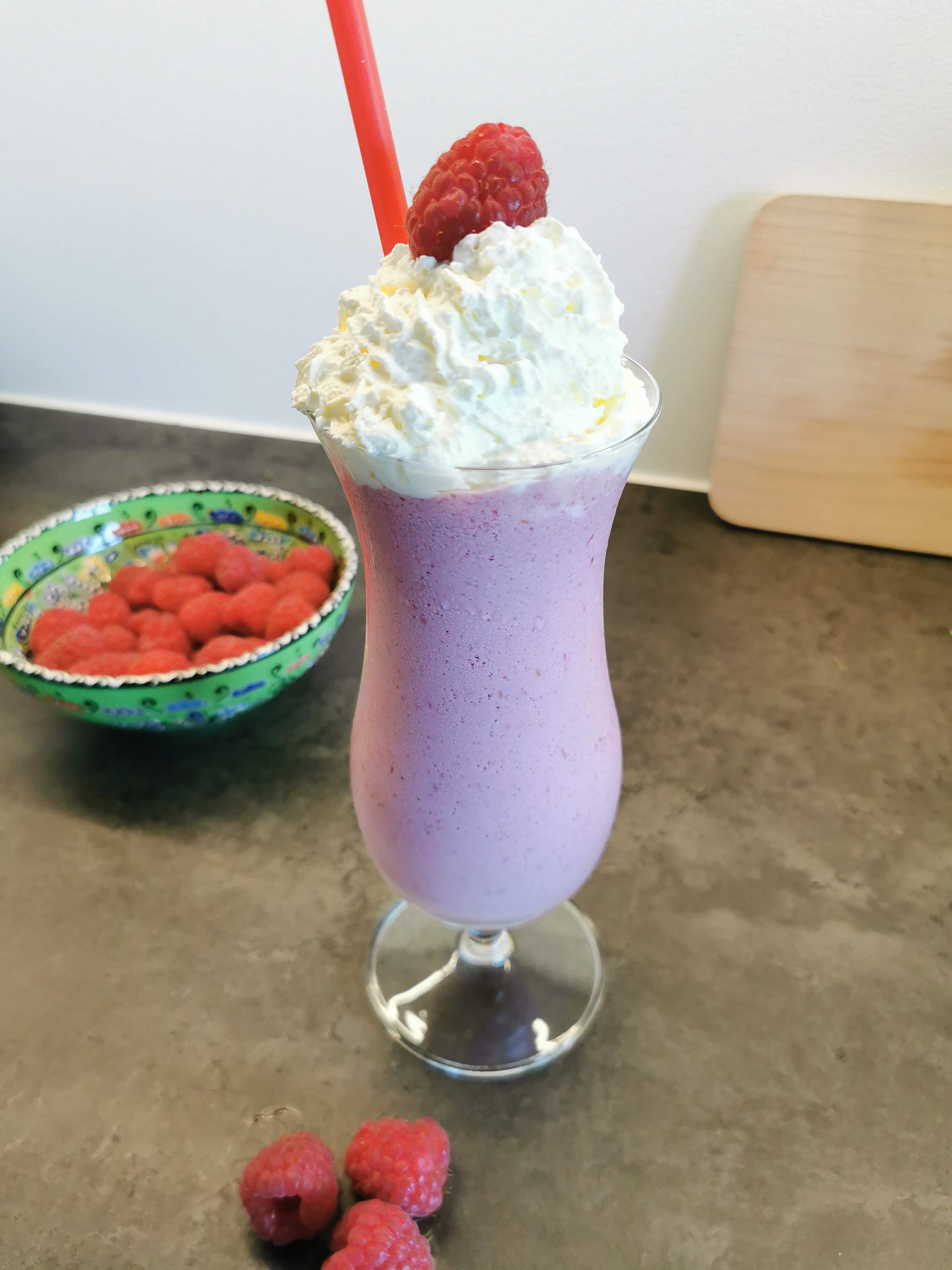 Lavkarbo bringebærmilkshake