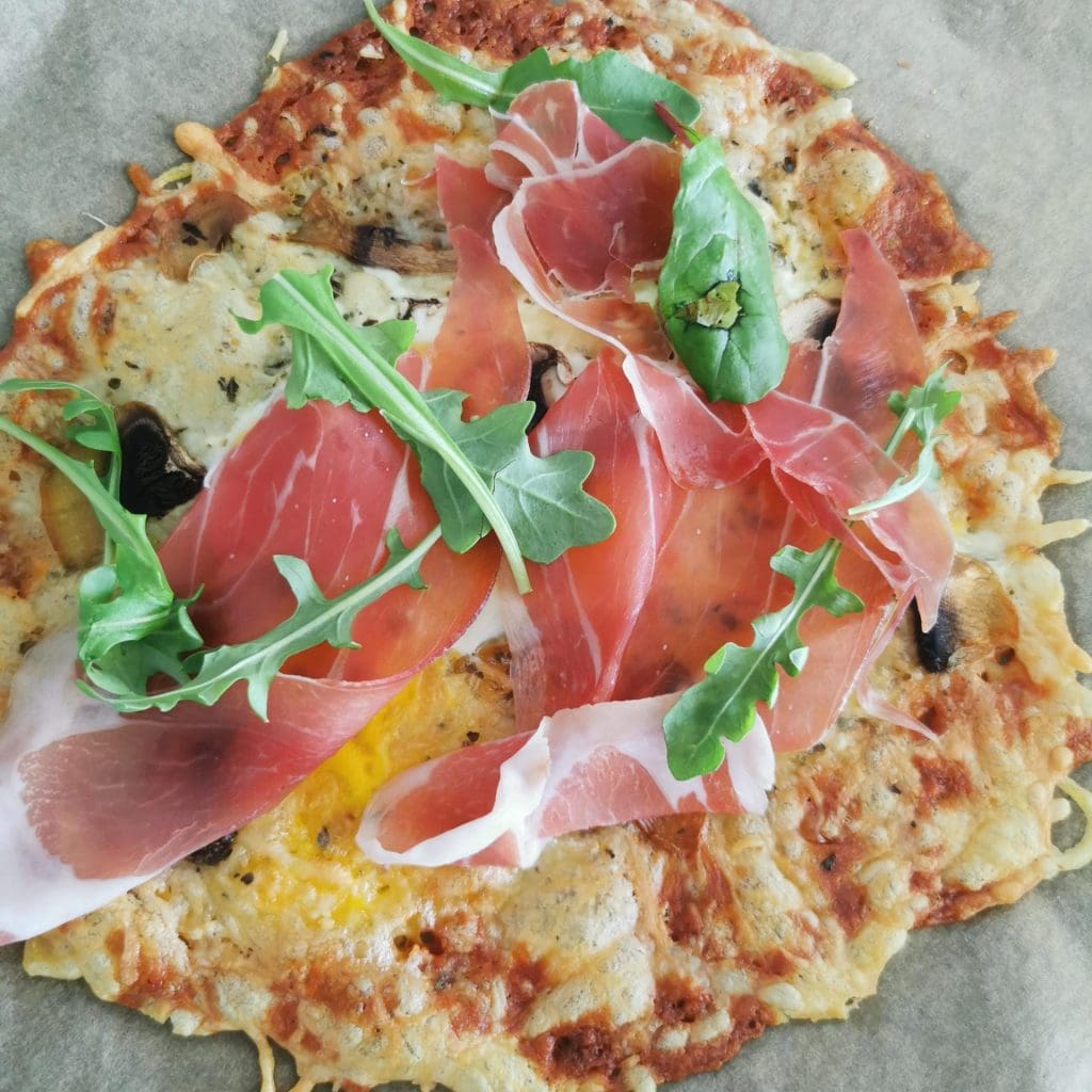 Osterull med egg og serranoskinke