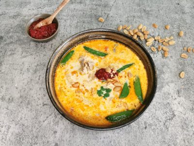 Lavkarbo eksotisk kyllingsuppe med curry