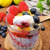 Lavkarbo chiapudding med bringebær