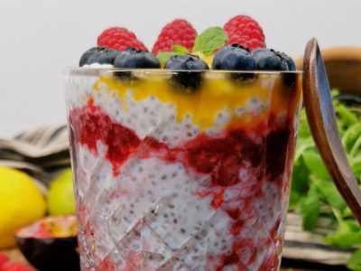 Lavkarbo chiapudding med bringebær