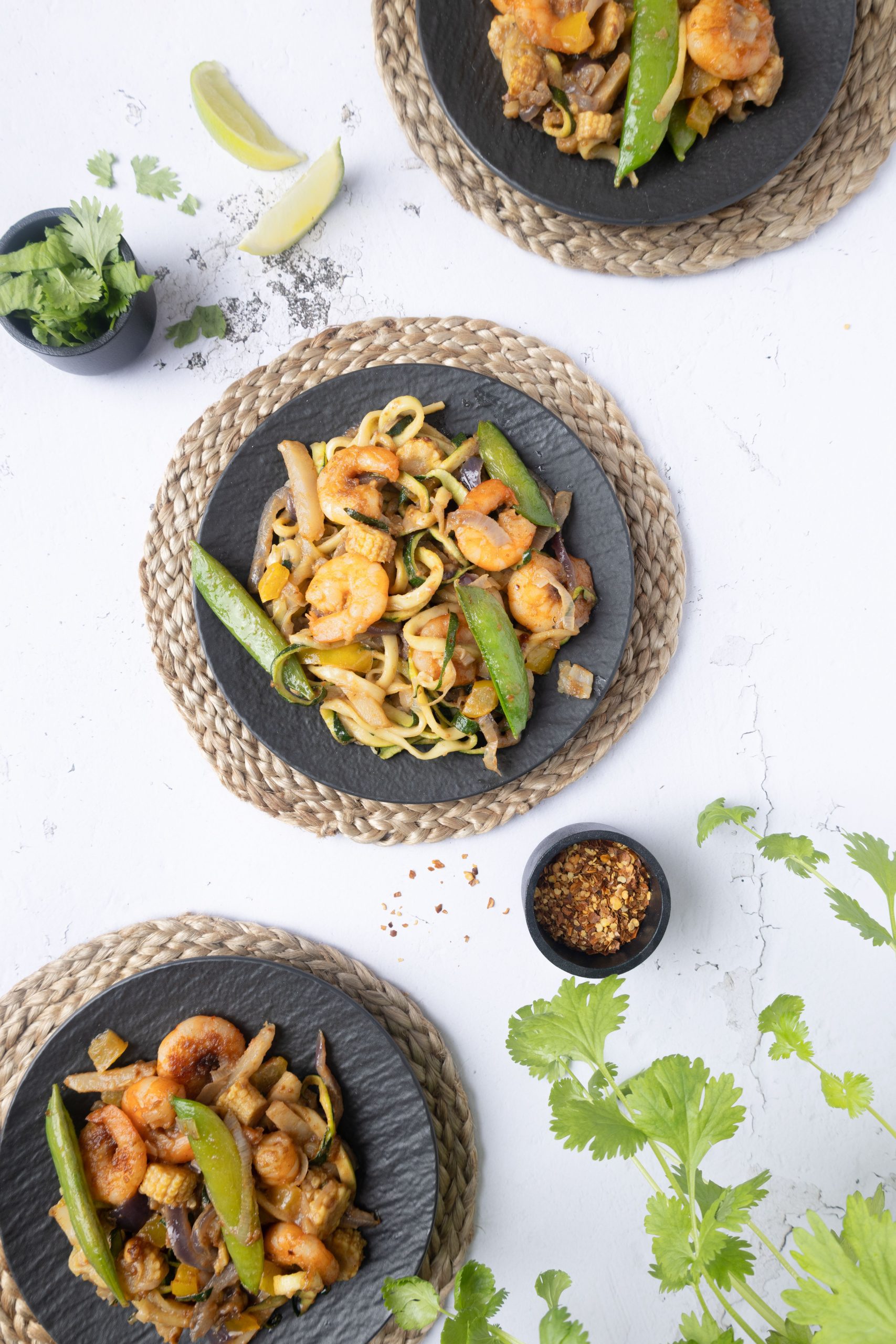 Lavkarbo scampiwok med squashspaghetti. Foto, Aina Sjo