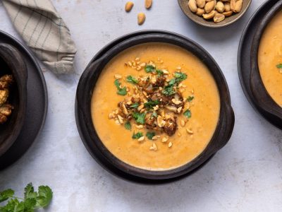 Lavkarbo blomkål- og peanøttsuppe. Foto: Aina Sjo.