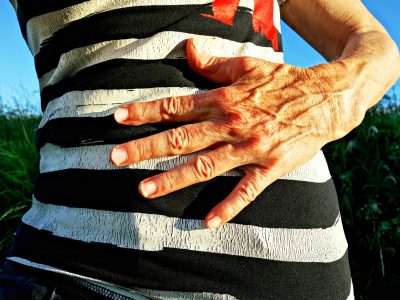 Er det vanlig at stress gir sterke magesmerter?