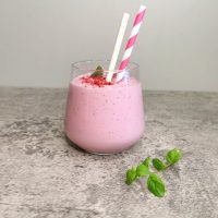 Lavkarbo energi-smoothie med bringebær